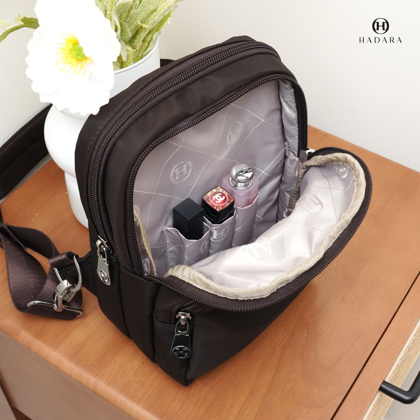 Classic 61: Ukulele-Shaped Compact Bag Ready to Move with the Rhythm of Life