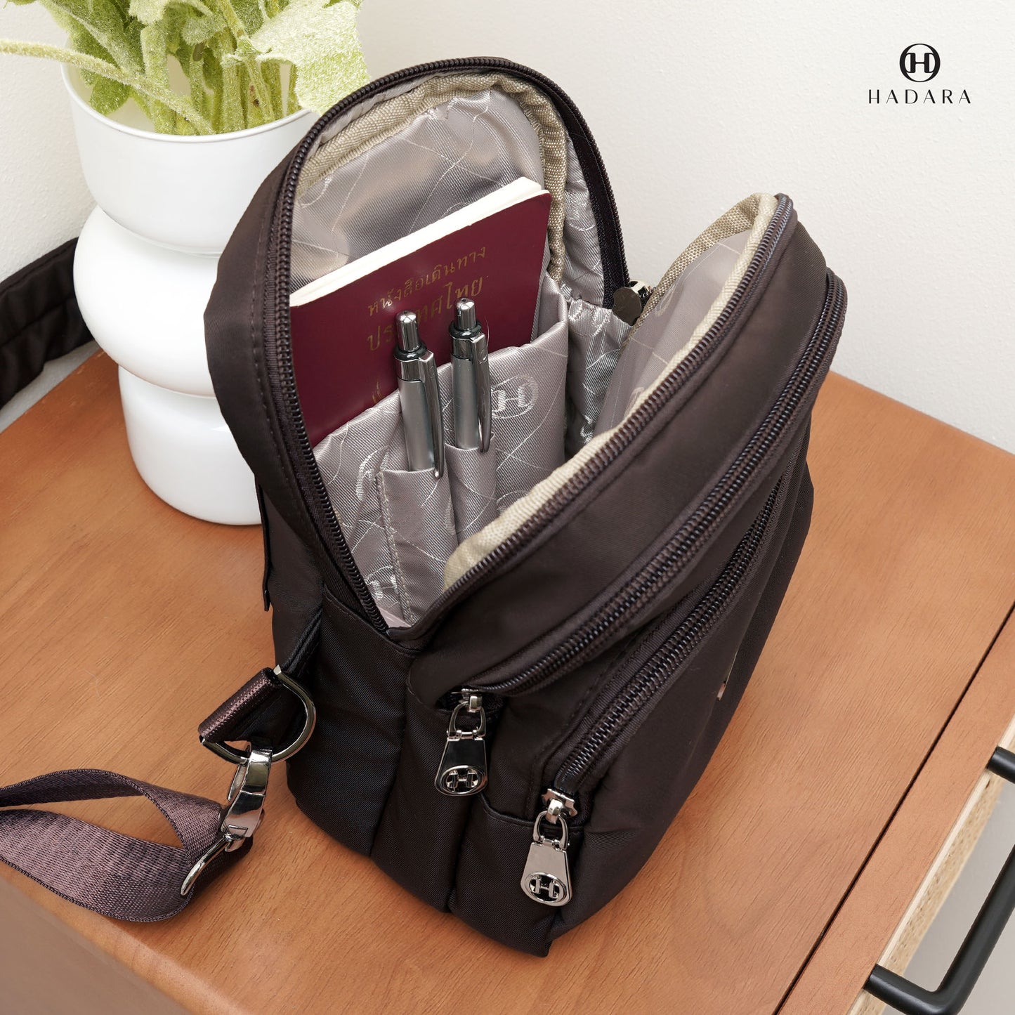 Classic 61: Ukulele-Shaped Compact Bag Ready to Move with the Rhythm of Life