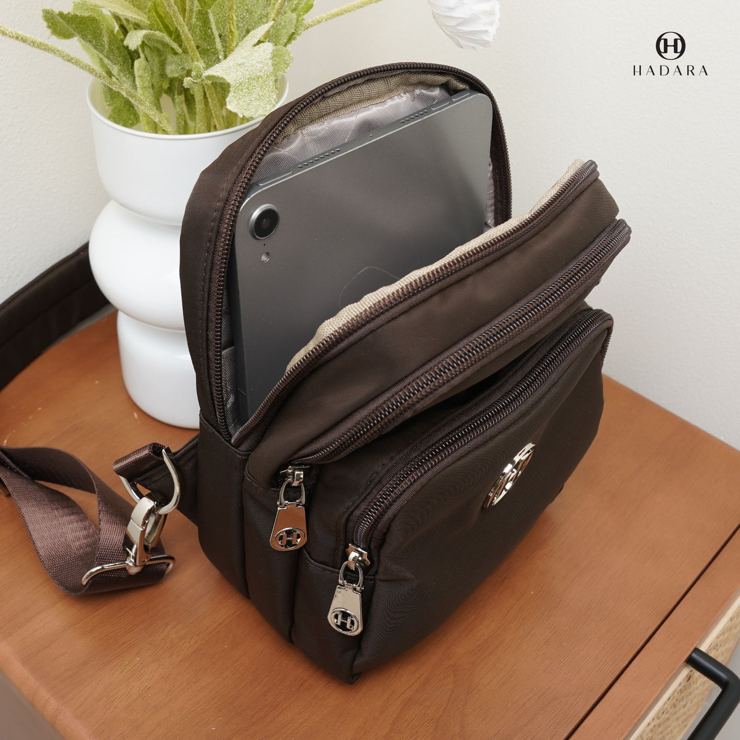 Classic 61: Ukulele-Shaped Compact Bag Ready to Move with the Rhythm of Life